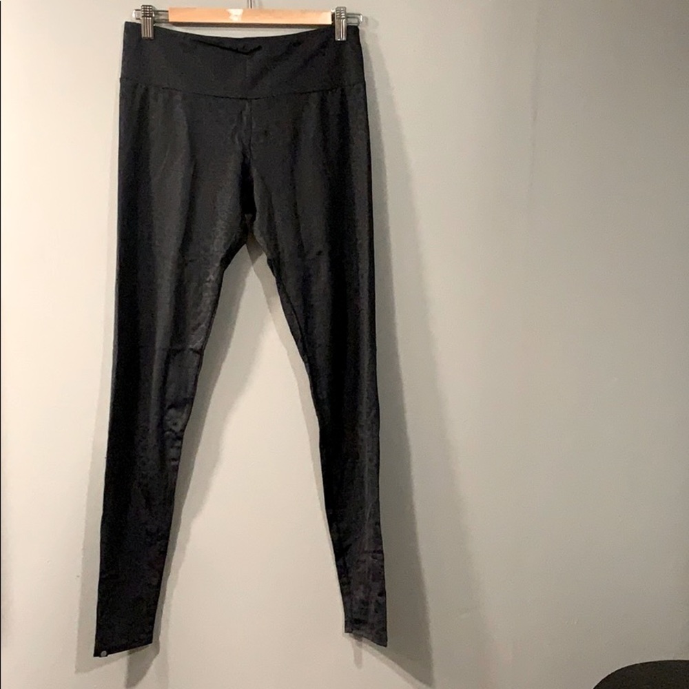 Onzie yoga pants - croc print with slight shine